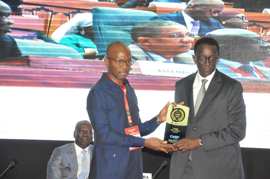 I-CONS a eu l’honneur de recevoir ce jour des mains du Premier Ministre M. Amadou BA, le Label RSE-CNP niveau 2